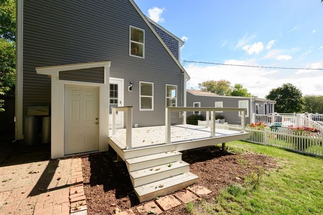 27 Abington Ave, Plymouth, MA 02360