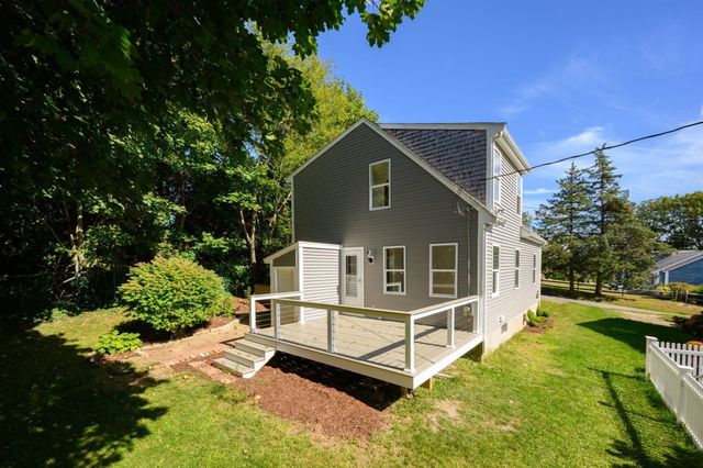 27 Abington Ave, Plymouth, MA 02360