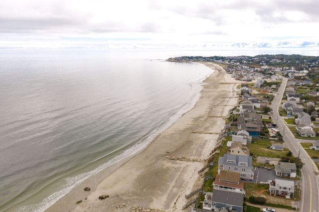 27 Abington Ave, Plymouth, MA 02360
