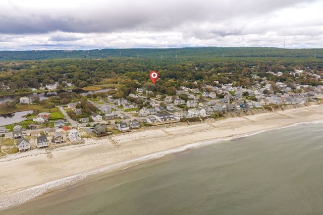 27 Abington Ave, Plymouth, MA 02360