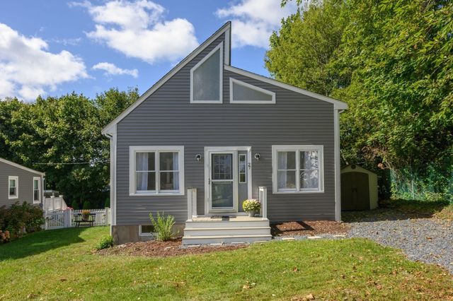 27 Abington Ave, Plymouth, MA 02360