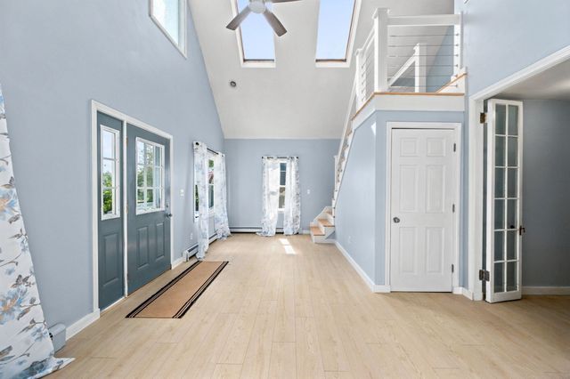 27 Abington Ave, Plymouth, MA 02360