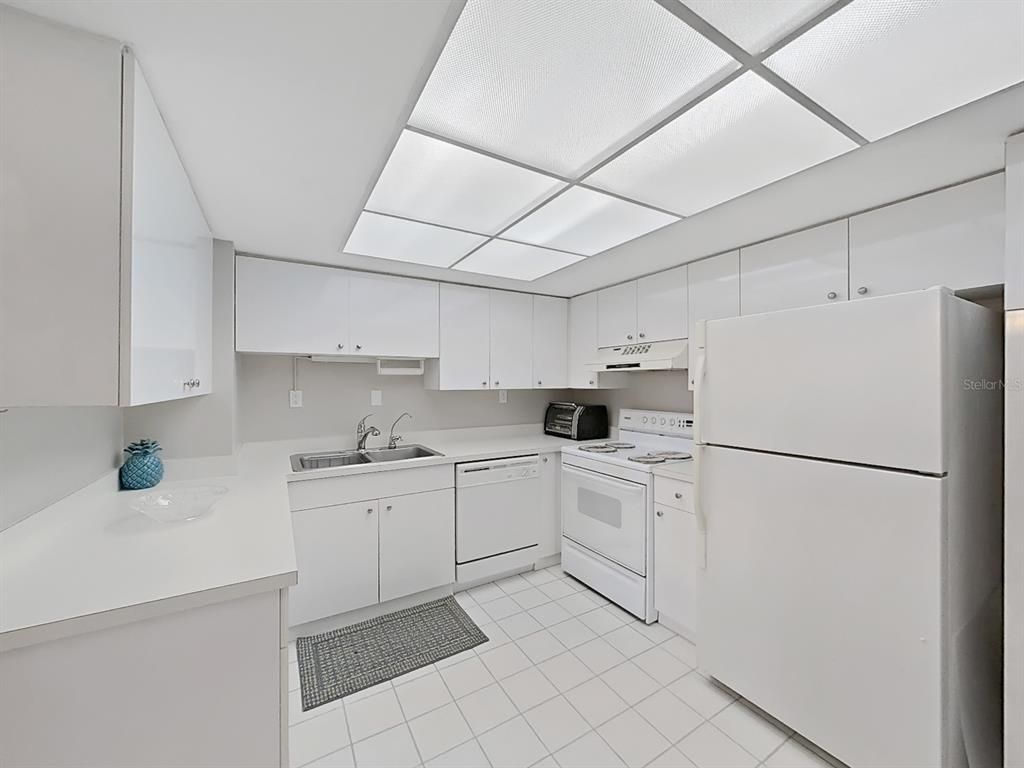 Image 20 of property listing at 400 ISLAND WAY 203, Clearwater Beach, FL 33767
