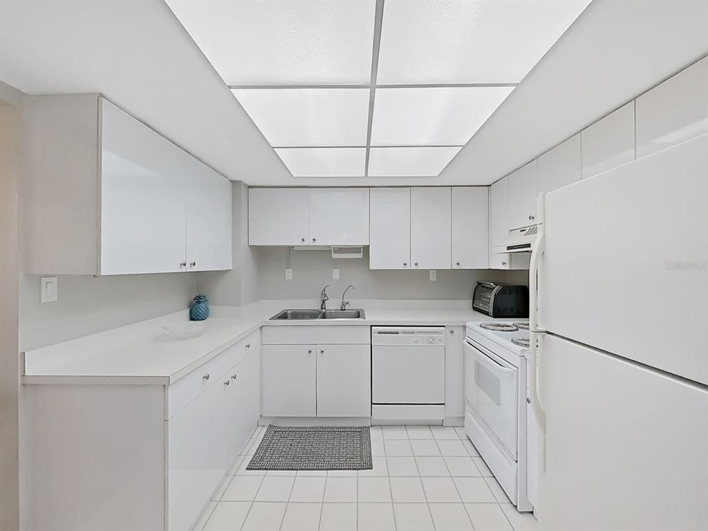 Image 21 of property listing at 400 ISLAND WAY 203, Clearwater Beach, FL 33767