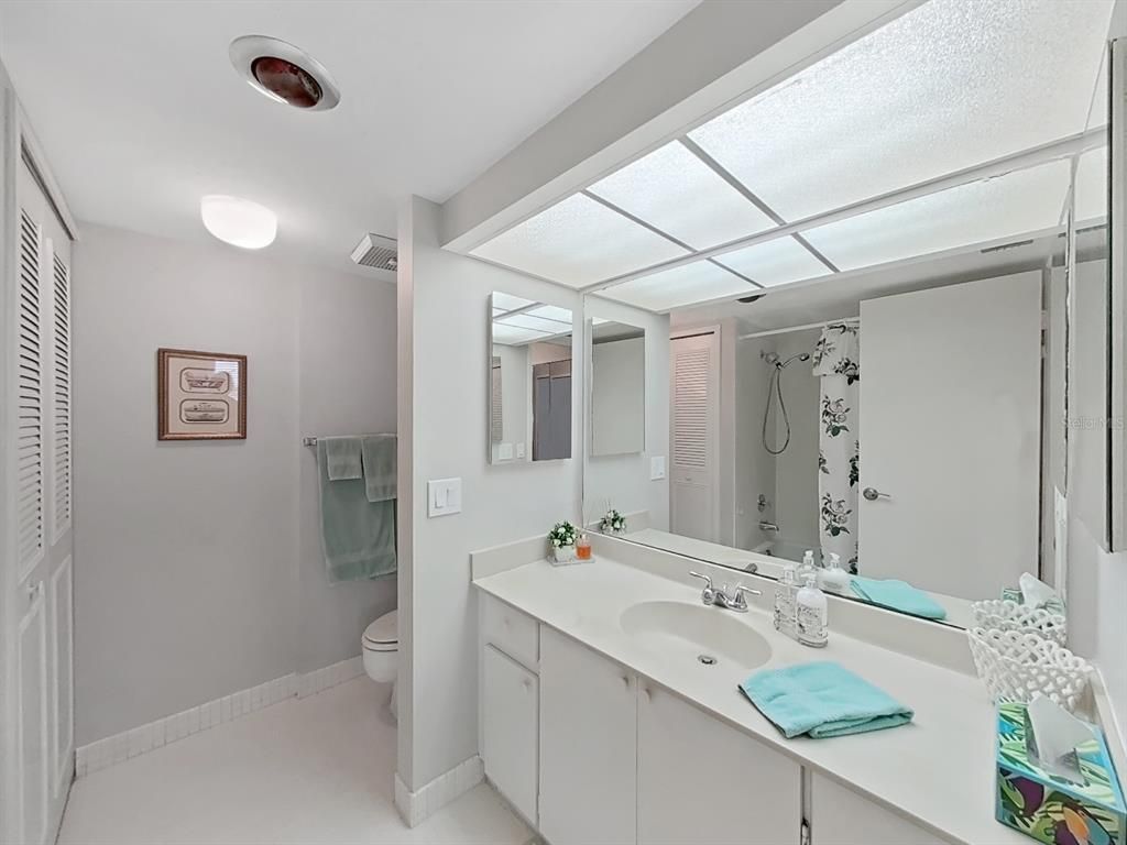 Image 33 of property listing at 400 ISLAND WAY 203, Clearwater Beach, FL 33767
