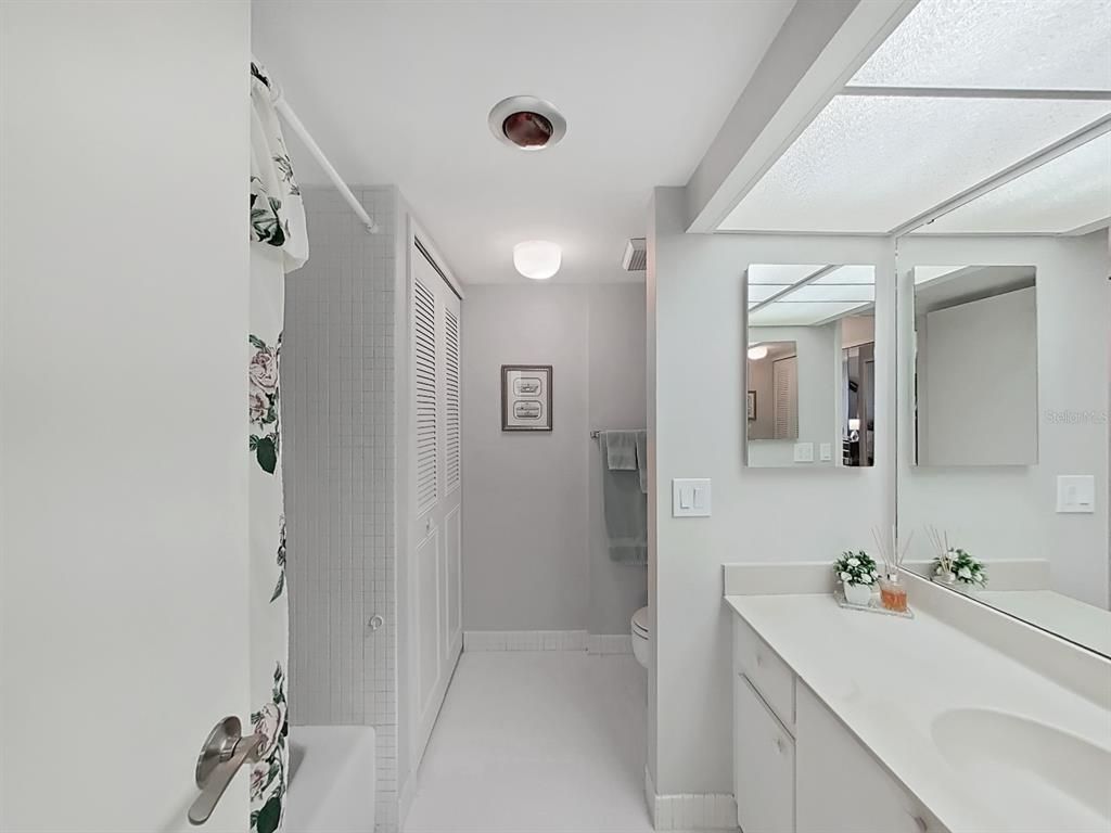 Image 34 of property listing at 400 ISLAND WAY 203, Clearwater Beach, FL 33767