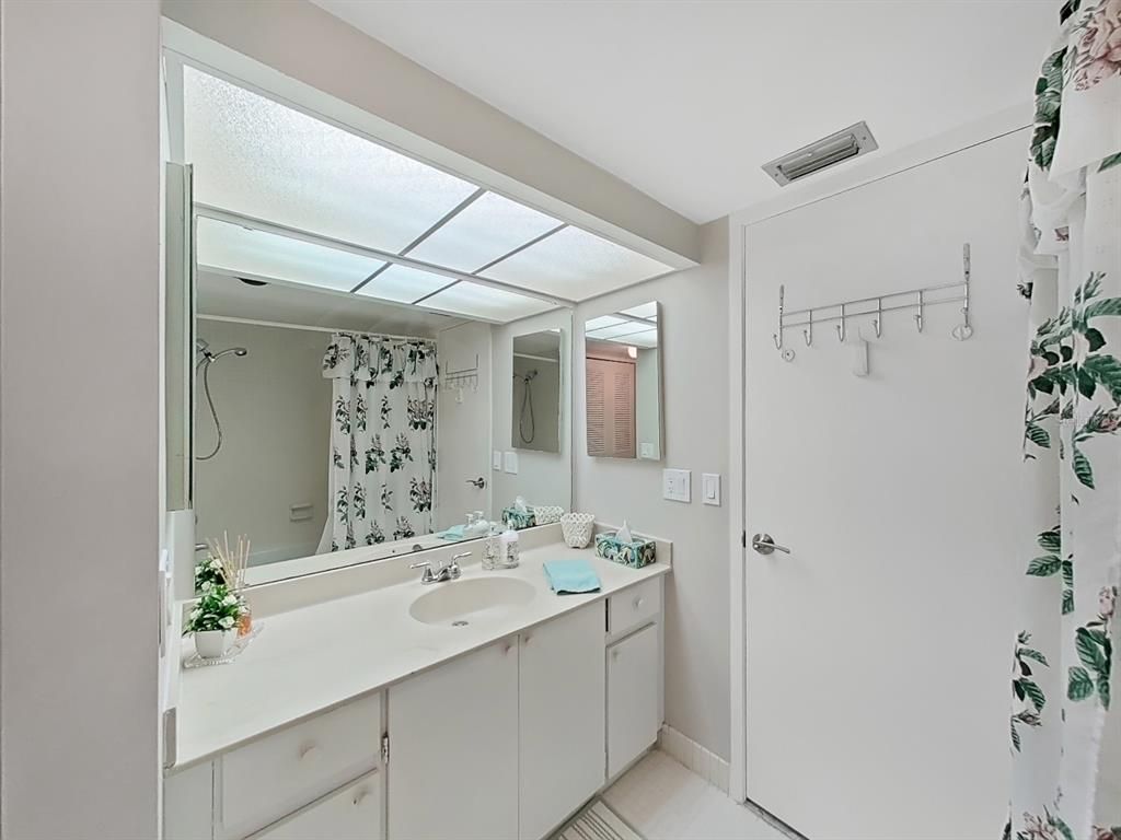 Image 35 of property listing at 400 ISLAND WAY 203, Clearwater Beach, FL 33767