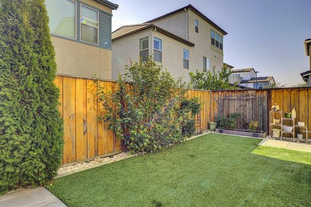 5882 Beechwood Loop, Dublin, CA 94568