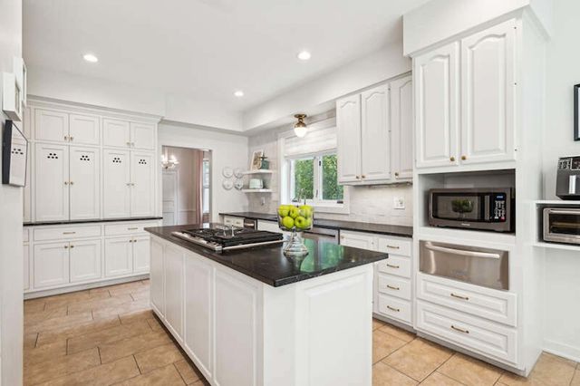 390 Hazel Avenue, Highland Park, IL 60035