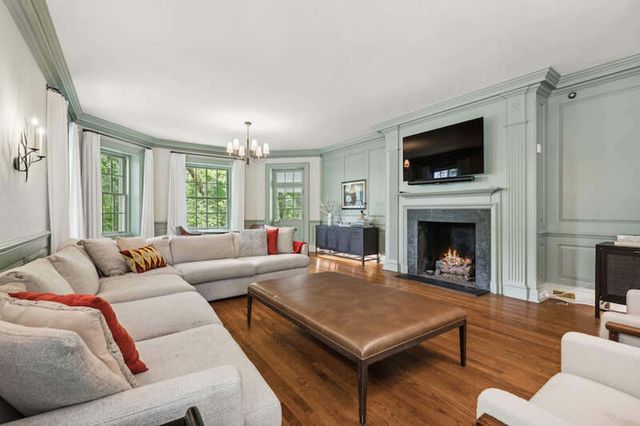 390 Hazel Avenue, Highland Park, IL 60035