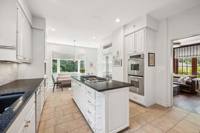 390 Hazel Avenue, Highland Park, IL 60035