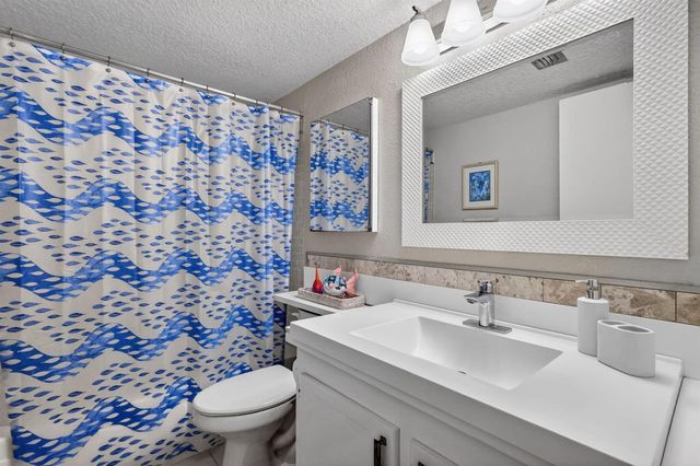 2770 S Garden Dr S 303, Lake Worth, FL 33461