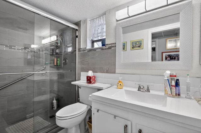 2770 S Garden Dr S 303, Lake Worth, FL 33461