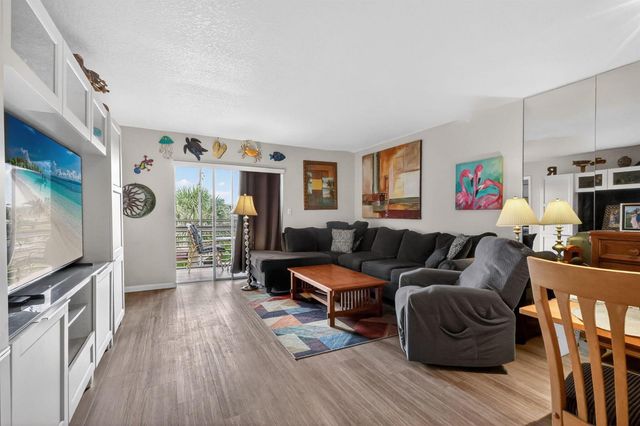 2770 S Garden Dr S 303, Lake Worth, FL 33461