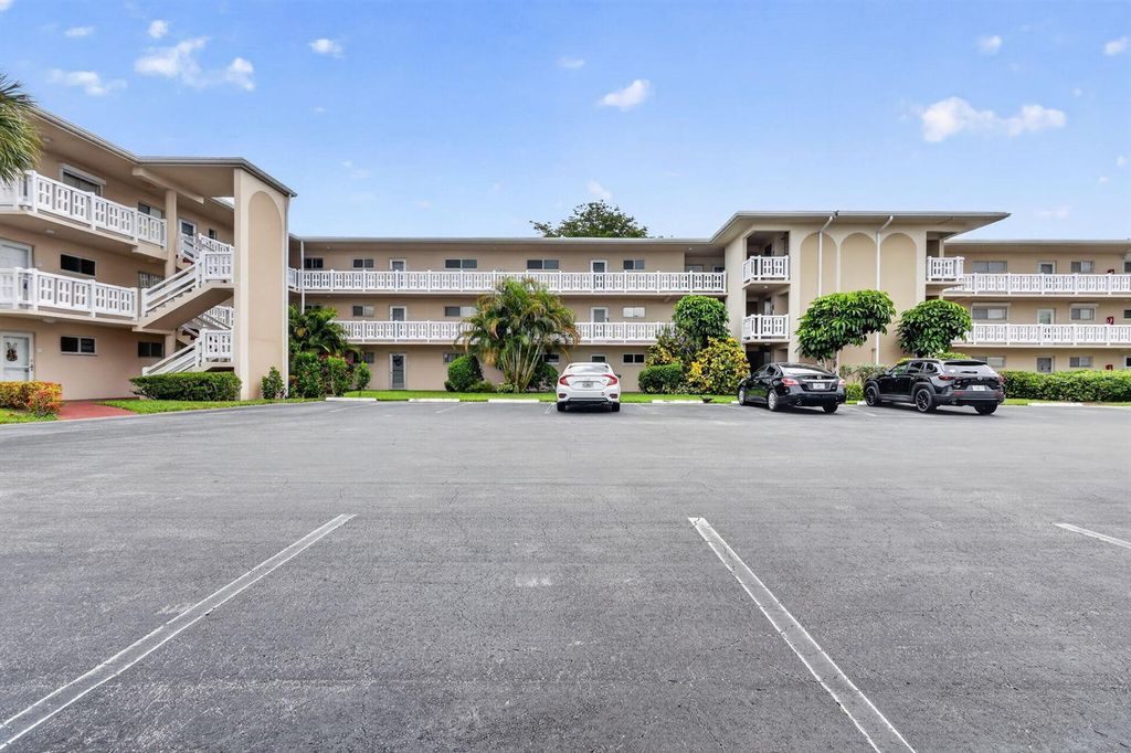 2770 S Garden Dr S 303, Lake Worth, FL 33461