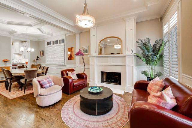 1226 W Henderson Street, Chicago, IL 60657