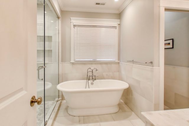 1226 W Henderson Street, Chicago, IL 60657