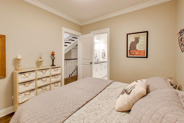 1226 W Henderson Street, Chicago, IL 60657