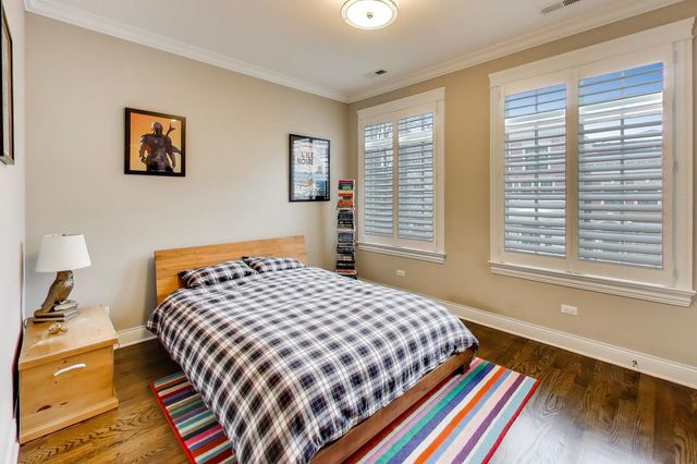 1226 W Henderson Street, Chicago, IL 60657