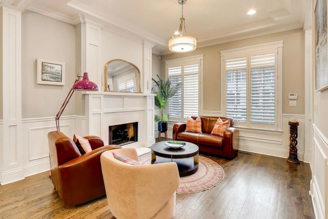 1226 W Henderson Street, Chicago, IL 60657