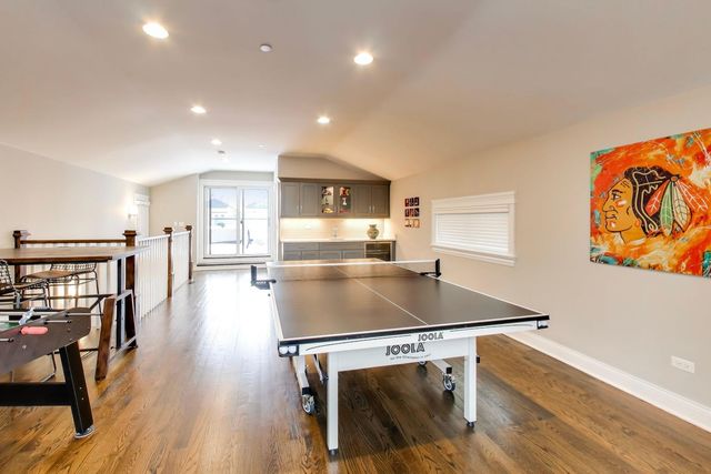 1226 W Henderson Street, Chicago, IL 60657