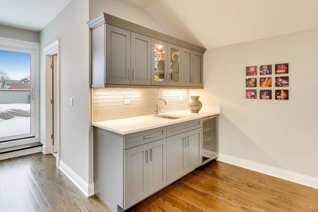 1226 W Henderson Street, Chicago, IL 60657