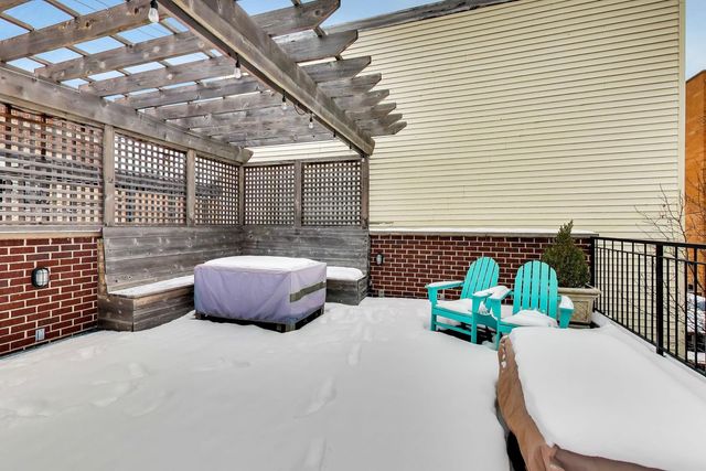 1226 W Henderson Street, Chicago, IL 60657