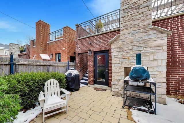 1226 W Henderson Street, Chicago, IL 60657