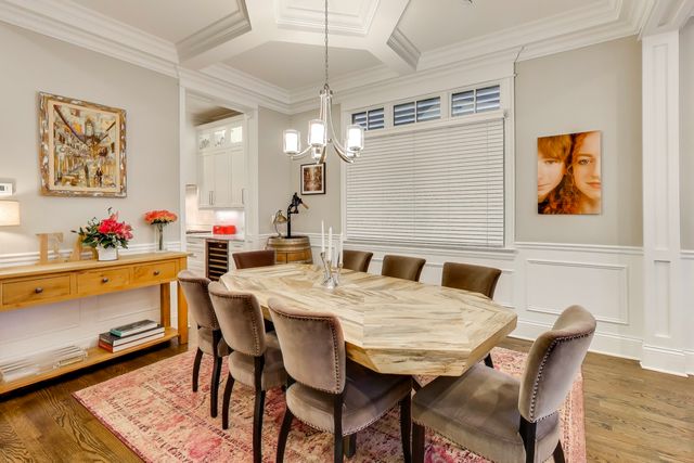 1226 W Henderson Street, Chicago, IL 60657