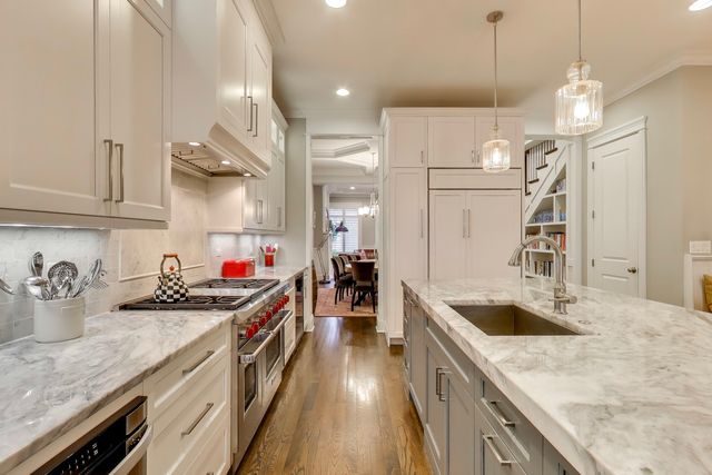 1226 W Henderson Street, Chicago, IL 60657