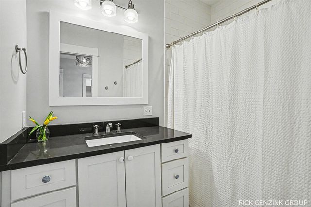 209 W 15th Street, Holland, MI 49423