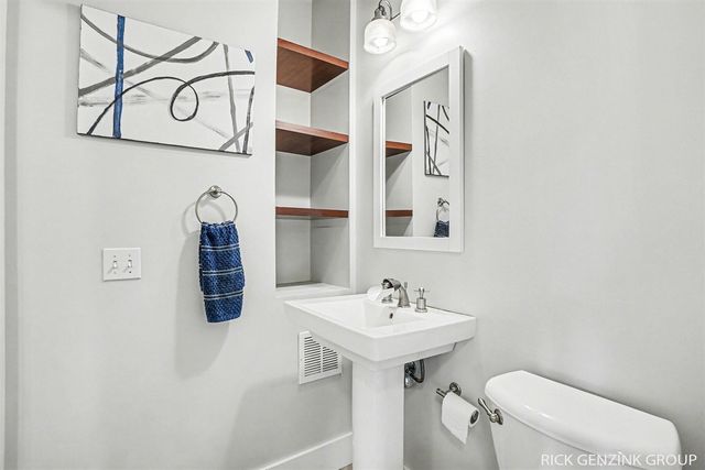 209 W 15th Street, Holland, MI 49423