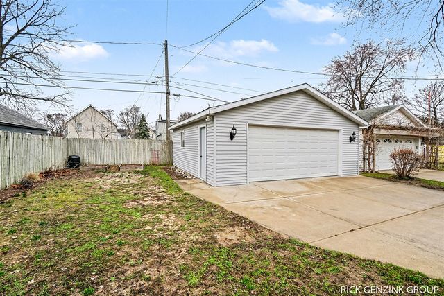 209 W 15th Street, Holland, MI 49423