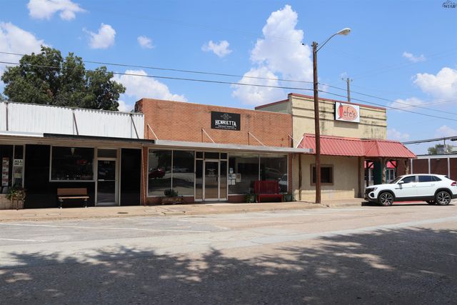 106 W IKARD STREET, Henrietta, TX 76365