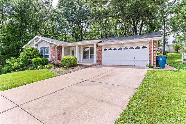 4962 Deepwood Court, St Louis, MO 63128