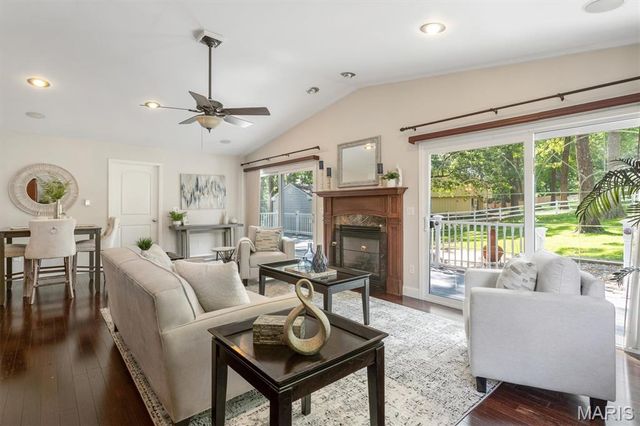 4962 Deepwood Court, St Louis, MO 63128