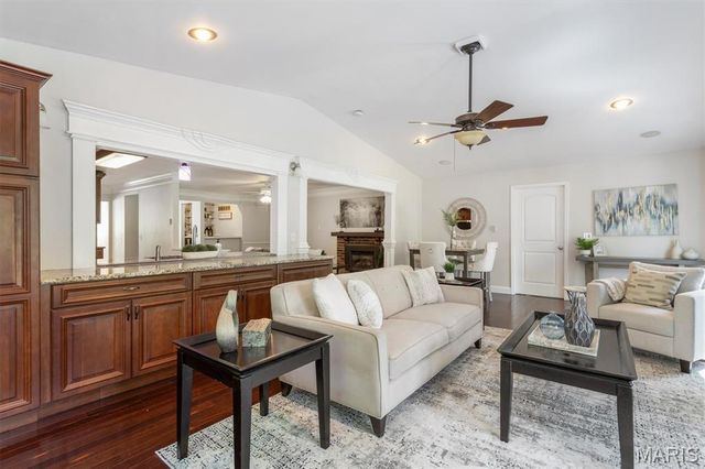 4962 Deepwood Court, St Louis, MO 63128