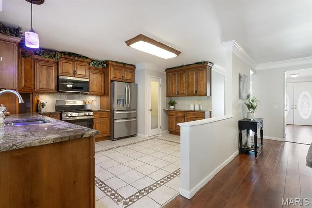 4962 Deepwood Court, St Louis, MO 63128