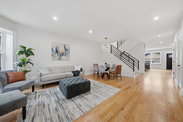 2334 N Oakley Avenue, Chicago, IL 60647