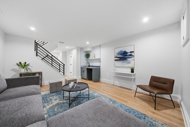 2334 N Oakley Avenue, Chicago, IL 60647