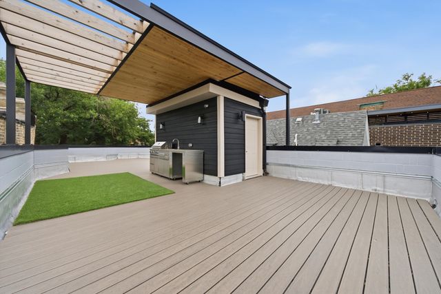 2334 N Oakley Avenue, Chicago, IL 60647