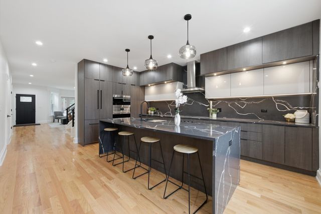 2334 N Oakley Avenue, Chicago, IL 60647