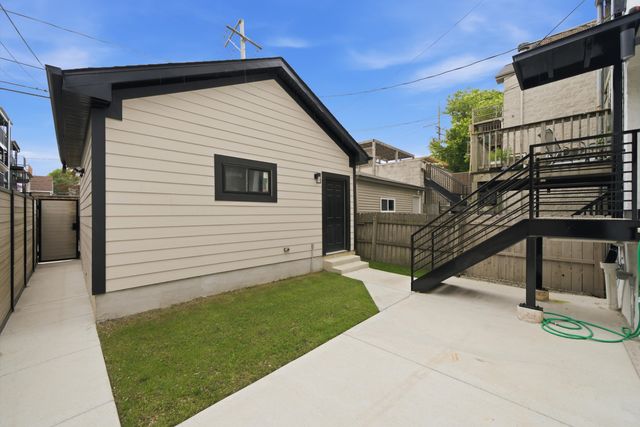 2334 N Oakley Avenue, Chicago, IL 60647