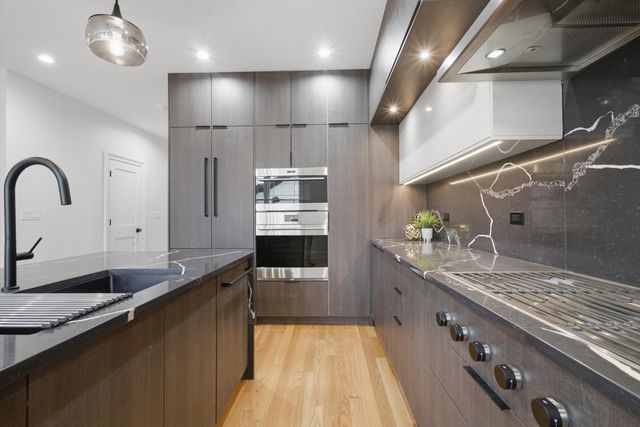 2334 N Oakley Avenue, Chicago, IL 60647