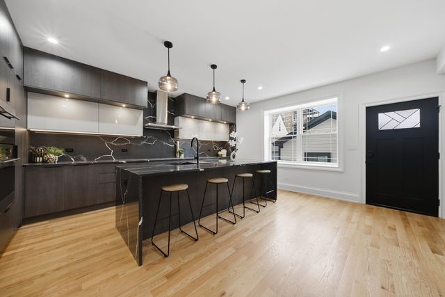 2334 N Oakley Avenue, Chicago, IL 60647