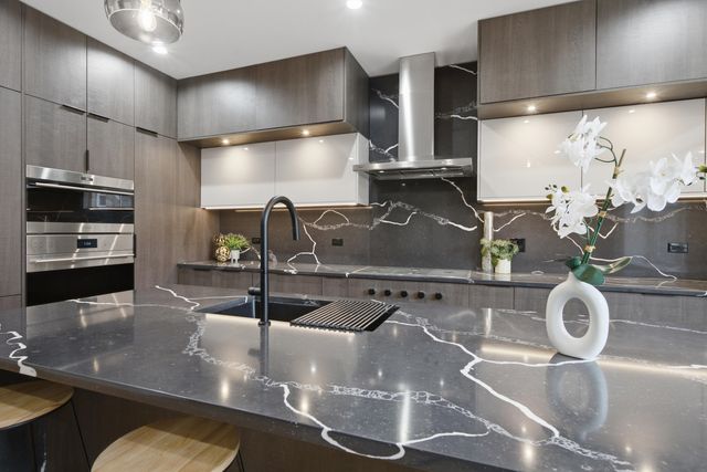 2334 N Oakley Avenue, Chicago, IL 60647