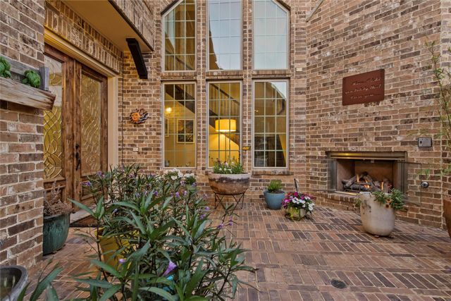 183 Wade Pointe Drive, Montgomery, TX 77316