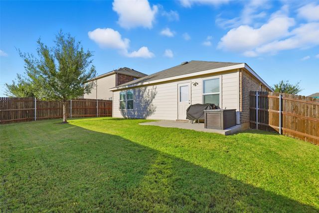 10101 Newtown Drive, Fort Worth, TX 76036
