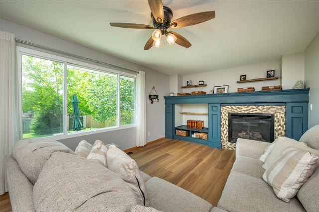 15416 Aurora Avenue, Urbandale, IA 50323