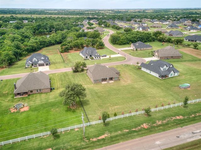 14542 Fox Lair Lane, Edmond, OK 73025